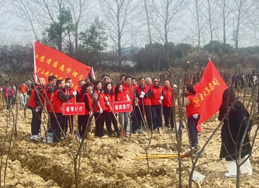 履行植树义务 共建美丽江苏——省级机关开展义务植树活动